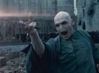 Aktor Voldemort membela JK Rowling setelah pelecehan verbal