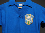 Jersey sepak bola Pel&eacute; yang dikenakan selama final Piala Dunia 1958 terjual hampir $ 5 juta