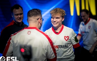 IEM Chengdu 2025: Empat tim mengamankan tempat playoff dengan dua slot lagi dipertaruhkan