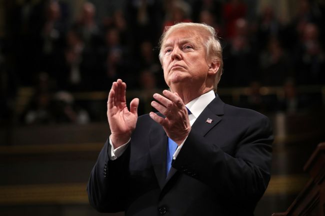 Trump bertepuk tangan untuk pembebasan sandera, mendukung Israel pada keputusan gencatan senjata