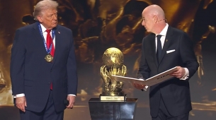 Donald Trump dianugerahi Penghargaan Perdamaian FIFA pertama