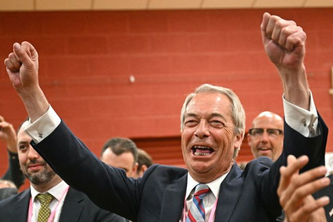 Partai politik besar menolak untuk mengajukan kandidat melawan Nigel Farage dalam pemilihan sela Clacton