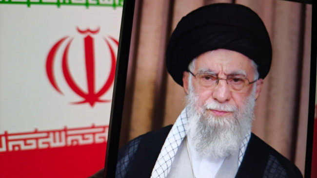 Pemakaman mendiang pemimpin tertinggi Iran Ali Khamenei dimulai hari ini, dan akan berlangsung selama seminggu penuh