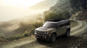 Jeep meluncurkan SUV Recon 2026 yang serba baru dan sepenuhnya listrik