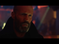 Jason Statham berperan sebagai "operator elit" yang melarikan diri lagi dalam film aksi Shelter