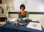 Seniman robot humanoid Ai-Da mengajukan pertanyaan tentang apa itu seni?