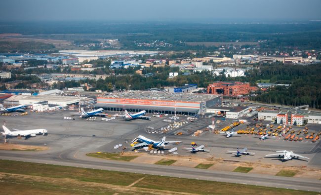 Serangan pesawat tak berawak Ukraina mengganggu lalu lintas udara Rusia, mendorong pendaratan sementara